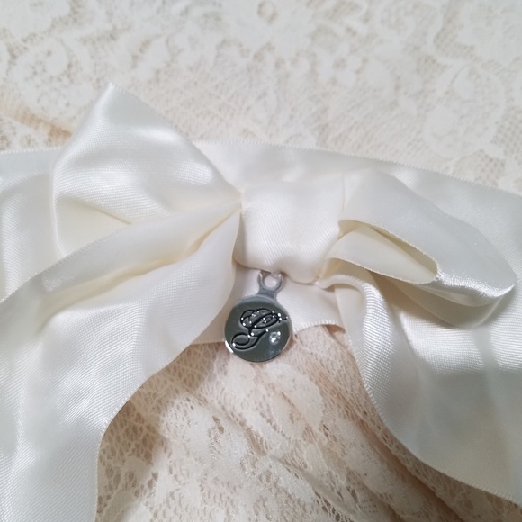 Guess Two-Layer Lace Top: size 10/12 or medium - Picture 5 of 5